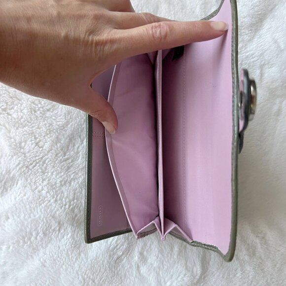 Stunning Classic Green Coach Leather Wallet With Pink Interior - Picture 4 of 4